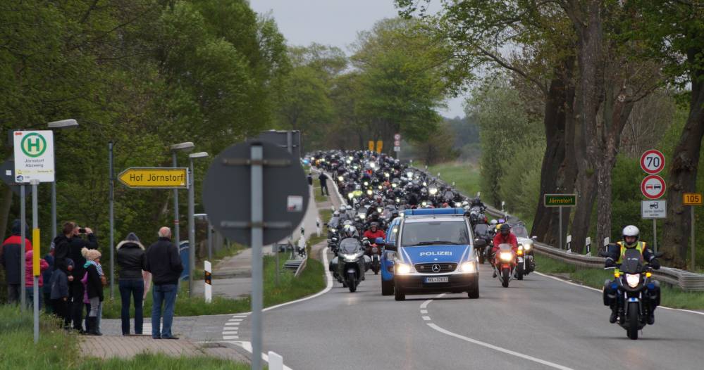 Ausfahrt des 18. Bikergottesdienst 2015 in Bad Doberan