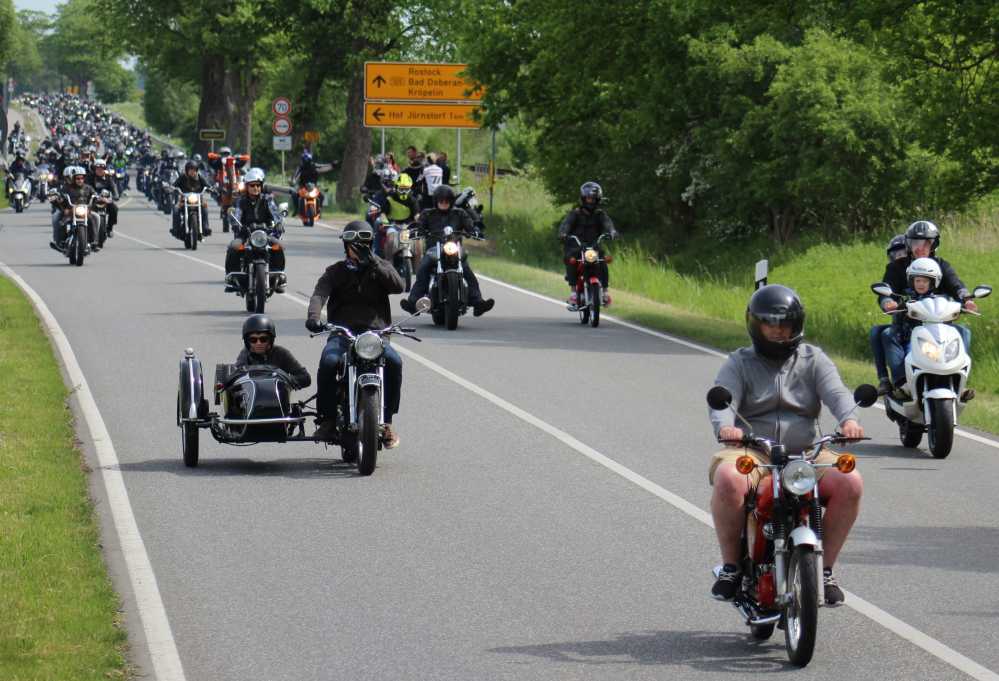 Motorradausfahrt beim 19. Motorradgottesdienst 2016 in Bad Doberan