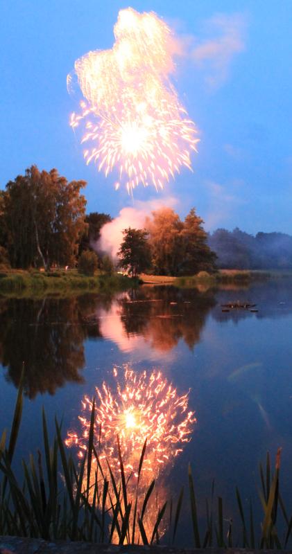 Feuerwerk "Schwanenteich in Flammen" beim Fischerfest am Schwanenteich in Reutershagen