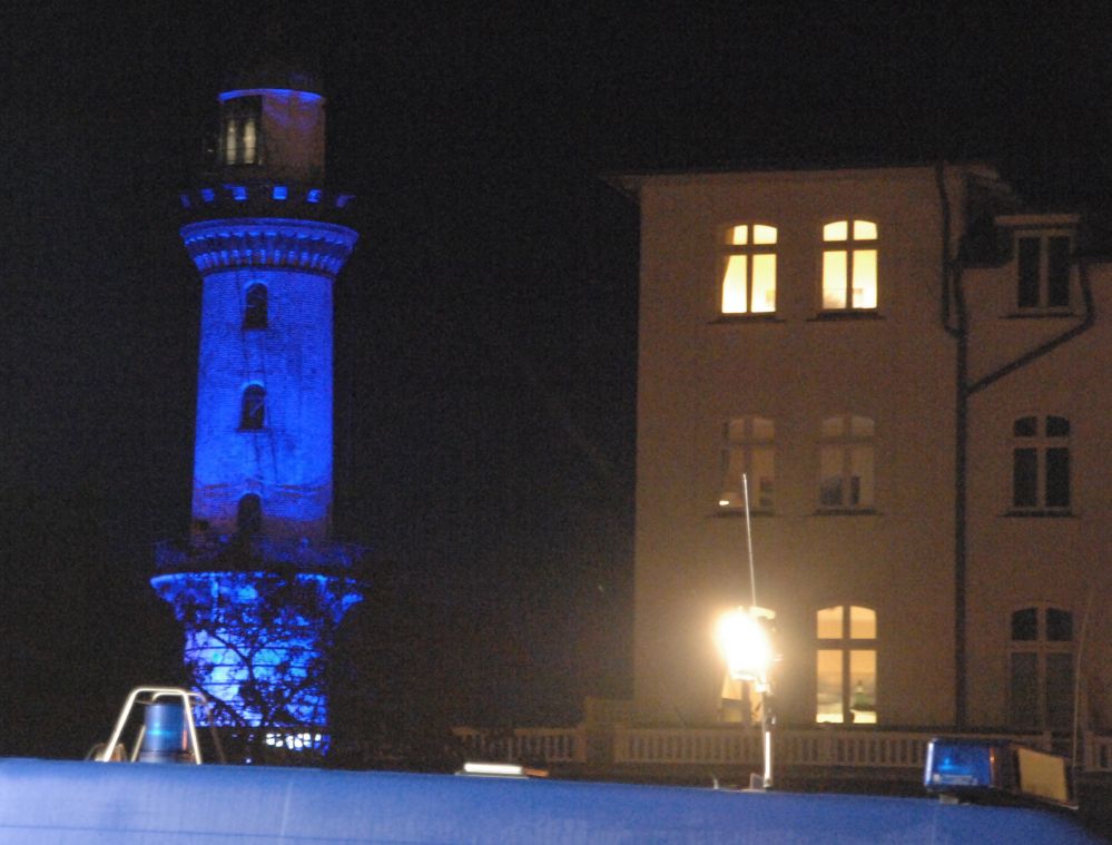 Leuchtturm in Flammen 2014 zu Neujahr in Rostock - Warnemünde