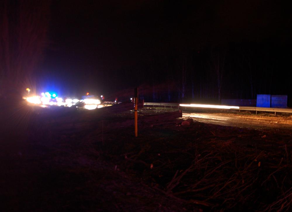 Feuerwehreinsatz auf der Stadtautobahn Rostock - Höhe Lichtenhagen - wegen vom Orkan Xaver umgestürzter Bäume